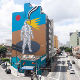 Obra de arte de Celso Gitahy - Tvnauta no deserto, 2020 - Pintura mural sobre empena cega de prédio