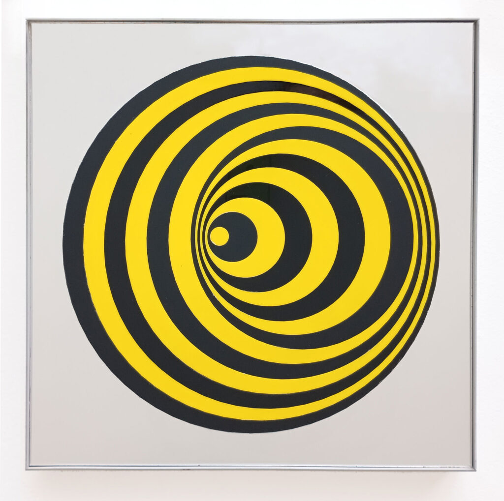 Obra de arte de Olavo Tenório - Círculos Excêntricos, 2021 - Placas de acrílico recortadas e coladas sobre MDF